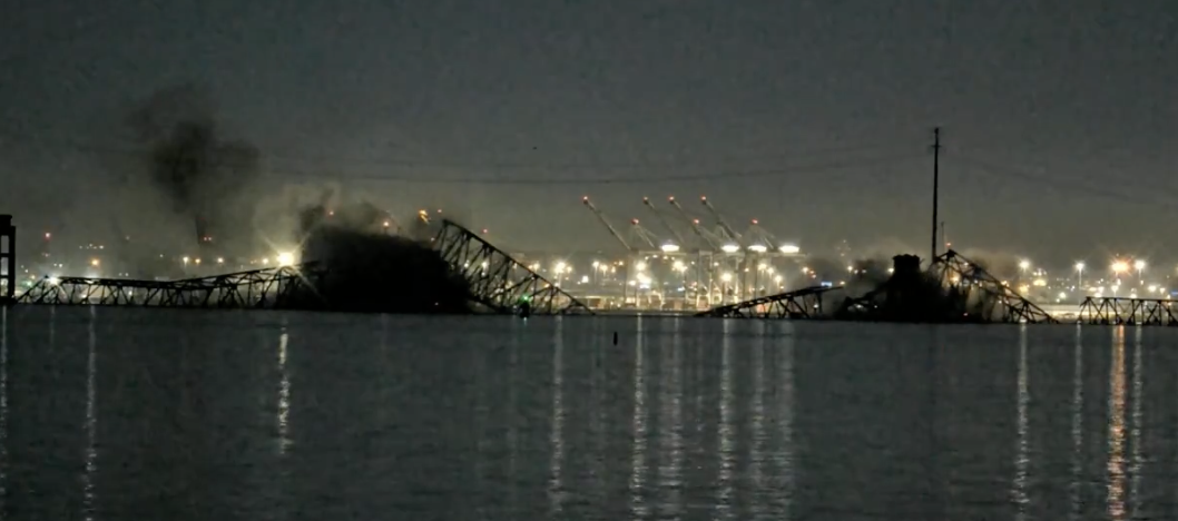 Large Singaporean container ship “Dali” approaching the Key Bridge